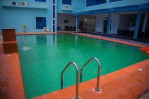 Havilah Towers Hotel Ltd内部或周边的泳池