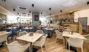 OREA Resort Santon Brno餐厅或其他用餐的地方