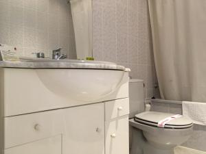 A bathroom at Hotel Atalayas Zafra