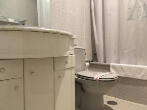 A bathroom at Hotel Atalayas Zafra