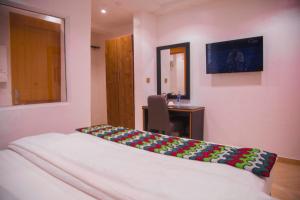 Havilah Towers Hotel Ltd客房内的一张或多张床位