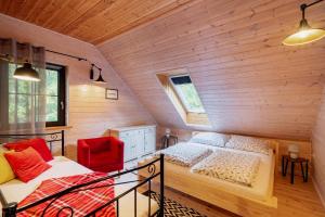 a room with a bed and a couch in a cabin at Dom Black&White in Kołczewo