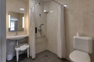 Koupelna v ubytování B&B HOTEL Brive-la-Gaillarde