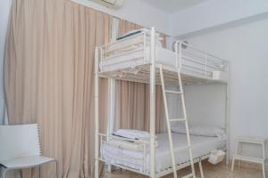 Posteľ alebo postele v izbe v ubytovaní La Moraga de Poniente Malaga Hostel
