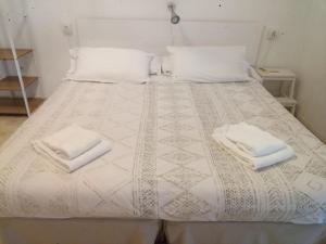 Posteľ alebo postele v izbe v ubytovaní La Moraga de Poniente Malaga Hostel