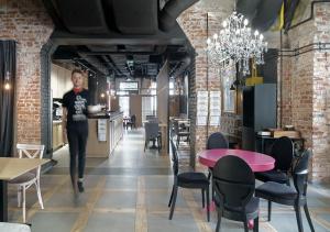 Reštaurácia alebo iné gastronomické zariadenie v ubytovaní HOLA GDYNIA