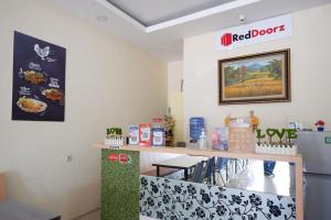 Galeriebild der Unterkunft RedDoorz Plus @ Losari Makassar in Makassar