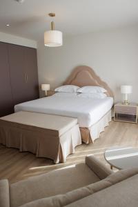 a bedroom with two beds and a couch at Palace Hotel & SPA in Durrës