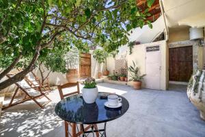 Αίθριο ή υπαίθριος χώρος στο Serenity Courtyard village apartment