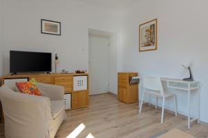 Televízia a/alebo spoločenská miestnosť v ubytovaní Apartment Bialobrzeska Warsaw by Noclegi Renters