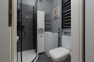 Kúpeľňa v ubytovaní Apartment Bialobrzeska Warsaw by Noclegi Renters