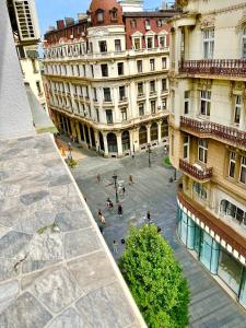 una vista aérea de una calle de la ciudad con edificios en Belgrade heart of a historical center, en Belgrado