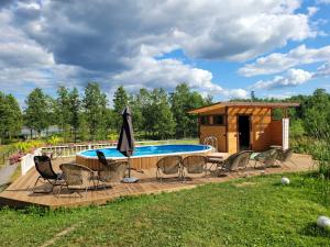 Piscina a Neitsijärve majutus o a prop
