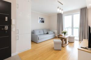 Televízia a/alebo spoločenská miestnosť v ubytovaní Apartament Plaża