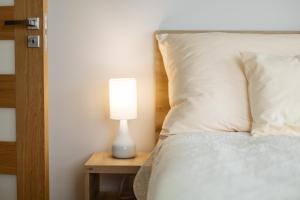 Posteľ alebo postele v izbe v ubytovaní Apartament Plaża