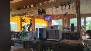 Saló o bar de Neitsijärve majutus
