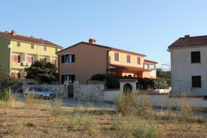 Zdjęcie z galerii obiektu Apartments with a parking space Peroj, Fazana - 7254 w mieście Vodnjan