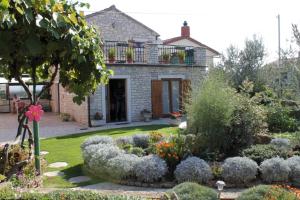Fotografie z fotogalerie ubytování Holiday house with a parking space Kanfanar, Central Istria - Sredisnja Istra - 7276 v destinaci Kanfanar + 13 fotografií