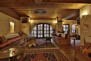 A seating area at Selcuklu Evi Cave Hotel - Special Category