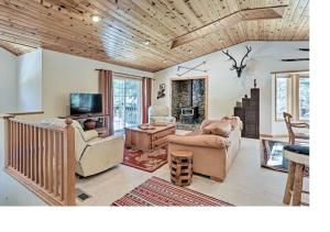 a living room with two chairs and a tv at Kingswood Estate Cabin Retreat in Kings Beach