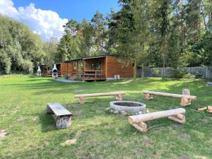 Ogród w obiekcie Natura Domki Anastazewo