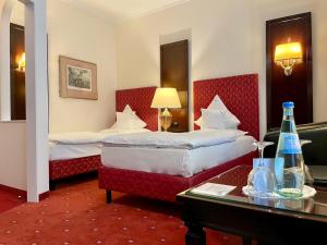 Postel nebo postele na pokoji v ubytování Romantik Hotel Gebhards