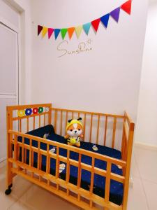 Una cama o camas en una habitación de Legoland- HapySunshine@DPristine-2B2R-8px Lakeview