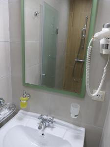 Koupelna v ubytování Hotel MEDITERRANEO