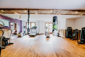 Fitness centrum a/nebo fitness zařízení v ubytování Vitalhotel Gosau