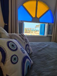 a bedroom with a bed with a view of the beach at Villa Bleue plage Sonia in Zarzis