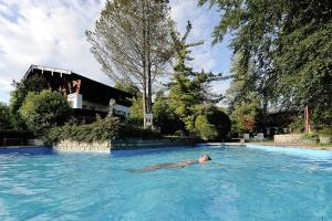 Bazén v ubytování Stoll's Hotel Alpina nebo v jeho okolí