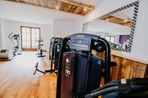 Fitness centrum a/nebo fitness zařízení v ubytování Vitalhotel Gosau