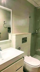 Bathroom sa Sea Views Apartments Gamboa