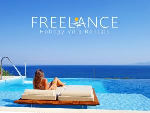 Bazén v ubytování Villa Kalypso Infinity Pool Villa nebo v jeho okolí