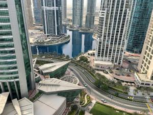 Foto dalla galleria di Modern Lake View 1 Bedroom Apt in JLT a Dubai