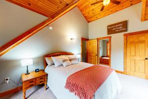 מיטה או מיטות בחדר ב-Sunset Lodge