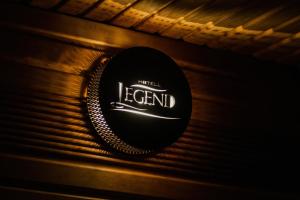 Sijil, anugerah, tanda atau dokumen lain yang dipamerkan di Hotel Legend