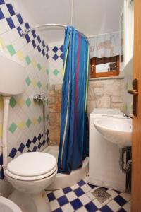 a bathroom with a toilet and a sink at Apartments with a parking space Valbandon, Fazana - 7383 in Fondole