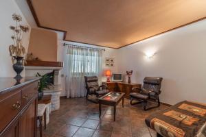Posezení v ubytování Family-friendly apartments with swimming pools Krnica, Marcana - 7357