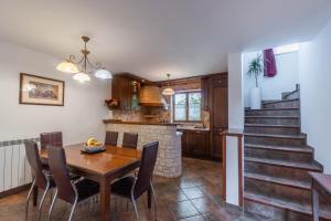 Fotografie z fotogalerie ubytování Family-friendly apartments with swimming pools Krnica, Marcana - 7357 v destinaci Krnica