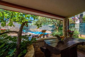 Zahrada ubytování Family-friendly apartments with swimming pools Krnica, Marcana - 7357