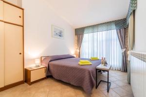 Postel nebo postele na pokoji v ubytování Family-friendly apartments with swimming pools Krnica, Marcana - 7357 + 37 fotografií