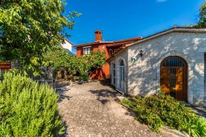 Zahrada ubytování Family-friendly apartments with swimming pools Krnica, Marcana - 7357