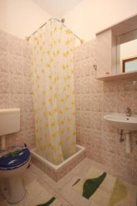 Bilik mandi di Apartments with a parking space Basanija, Umag - 7334 +41 gambar
