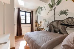 a bedroom with an elephant mural on the wall at IQS Rooms - Chambre double avec salle de bain in Luxembourg