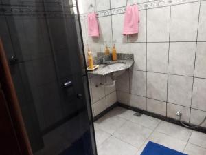 Uma casa de banho em Pousada Santa Mônica - unidade 2