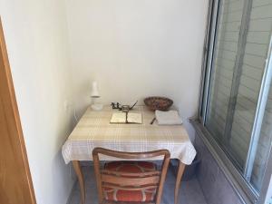 a table in a room with a table and a chair at דירת סטודיו בכרמל הירוק in Haifa