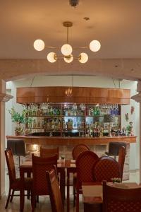 a bar in a restaurant with tables and chairs at Casona Plaza Hotel Arequipa in Arequipa