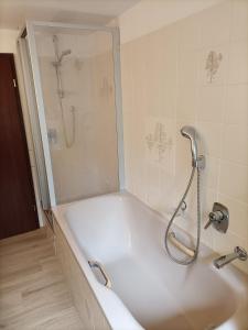 Ein Badezimmer in der Unterkunft Landhaus Dahlem