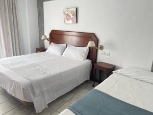 Postel nebo postele na pokoji v ubytování Hotel Al-Andalus